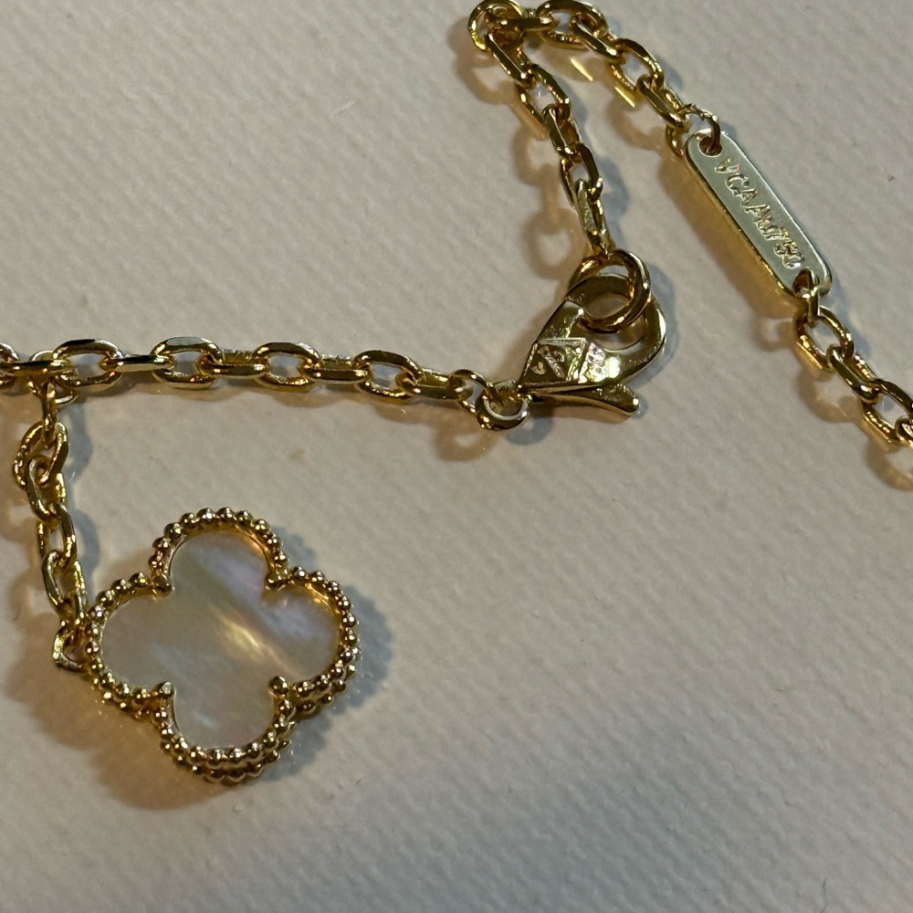 Elegant Clover Necklace – Inspired by Timeless Luxury Design - Picture 12 of 14
